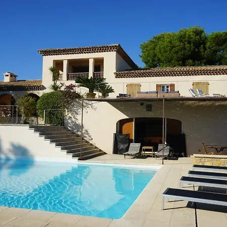 Grande Familiale Vue Avec Piscine - Domaine Prive A St Cyr Sur