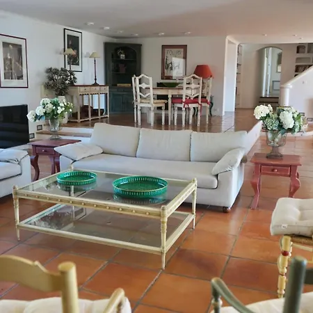 Villa Grande Familiale Vue Avec Piscine - Domaine Prive A St Cyr Sur *