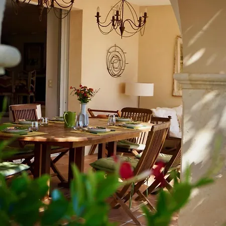 Villa Grande Familiale Vue Avec Piscine - Domaine Prive A St Cyr Sur