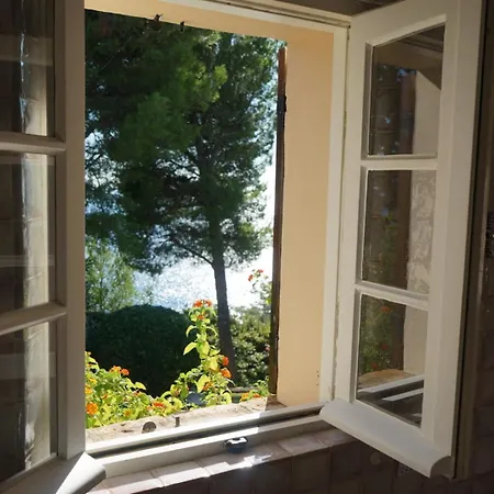Villa Grande Familiale Vue Avec Piscine - Domaine Prive A St Cyr Sur *