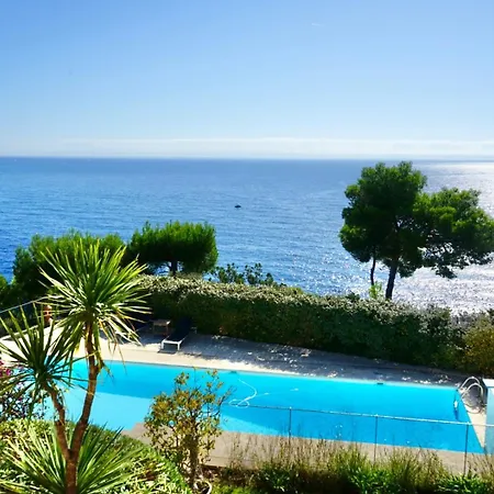 Grande Familiale Vue Avec Piscine - Domaine Prive A St Cyr Sur *