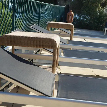 Grande Familiale Vue Avec Piscine - Domaine Prive A St Cyr Sur Villa *