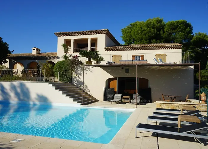 Grande Familiale Vue Avec Piscine - Domaine Prive A St Cyr Sur