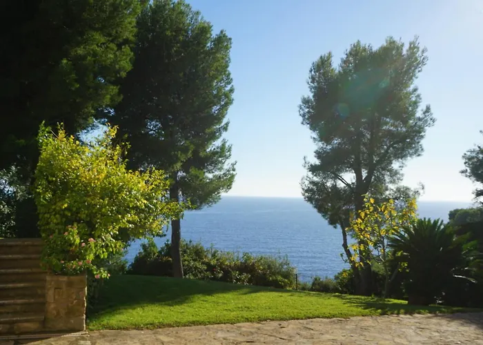 Grande Familiale Vue Avec Piscine - Domaine Prive A St Cyr Sur