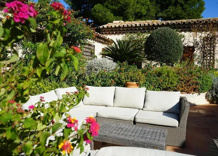 Grande Familiale Vue Avec Piscine - Domaine Prive A St Cyr Sur Вилла