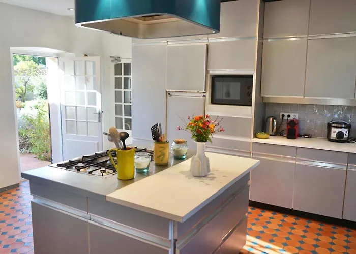 Grande Familiale Vue Avec Piscine - Domaine Prive A St Cyr Sur *