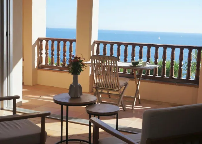 Grande Familiale Vue Avec Piscine - Domaine Prive A St Cyr Sur *